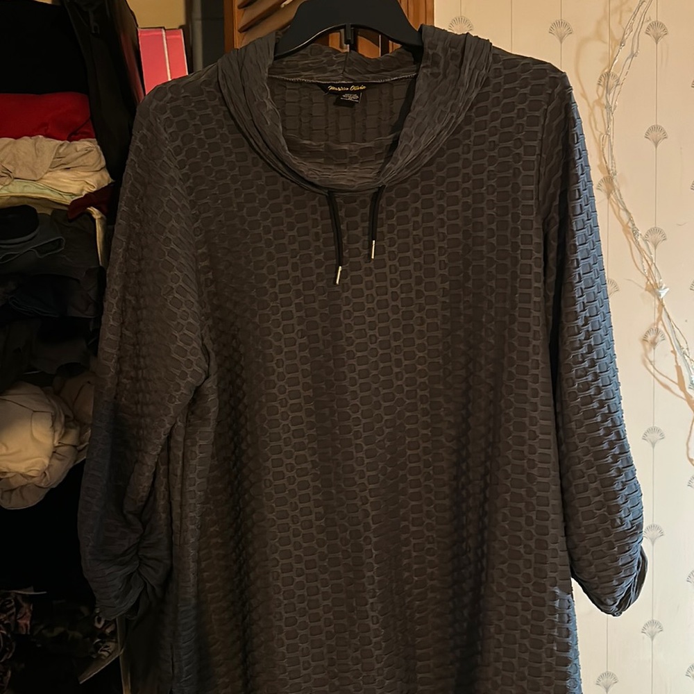 Gray sweatshirt
